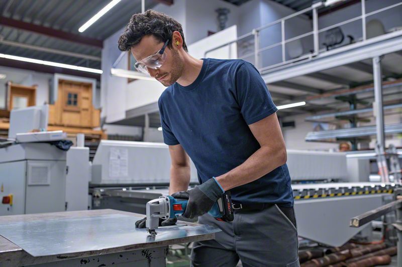 Bosch GSC 18V-16 E Plåtsax 18V (utan batterier)