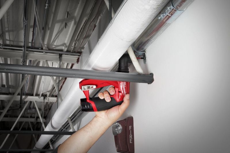 Milwaukee M12 FDDXKIT-202X Borr-/Skruvdragare 12V inkl 3st chuckar (2x2,0ah)