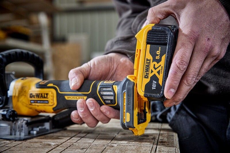 DeWalt DCW682P2 Lamellfräs 18V XR T-STAK (2x5,0ah)