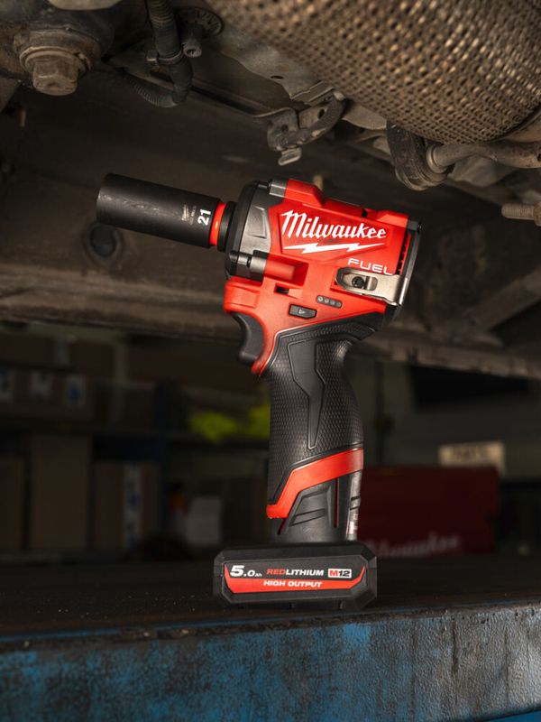 Milwaukee M12 FCIWF38G3-502X FUEL ⅜″ Mutterdragare med friktionsring 12V (2x5,0ah)