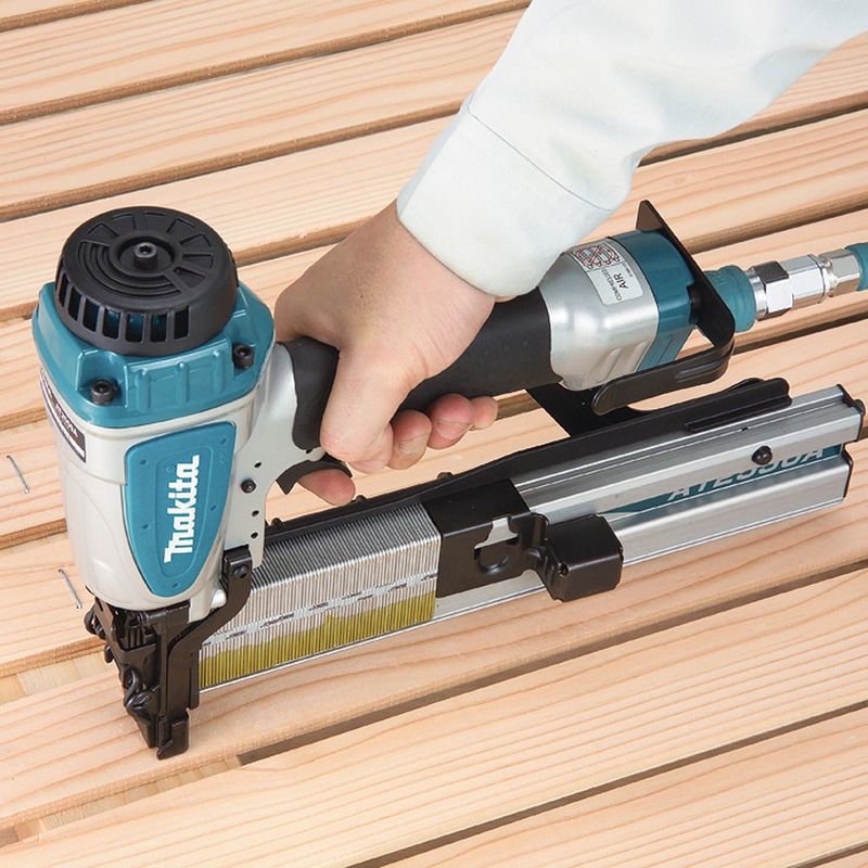Makita AT2550A Klammerpistol 25mm