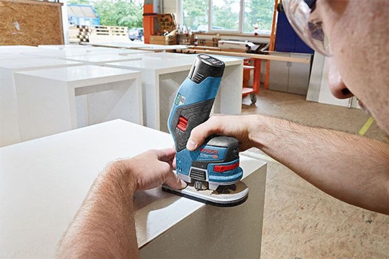 Bosch GKF 12V-8 Batteridriven Kantfräs 12V C&G (2x3,0ah)