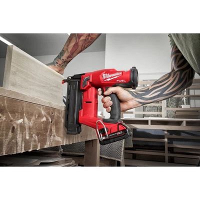 Milwaukee M18 FN18GS-202X Dyckertpistol 18V FUEL 1,2mm (2x2,0ah)