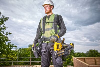 DeWalt DCN930P2 Spikpistol 50–90mm XR 18V (2x5,0ah)