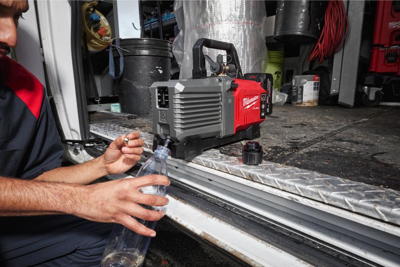 Milwaukee M18 FVP5-801 Vakuumpump 18V (utan batterier)