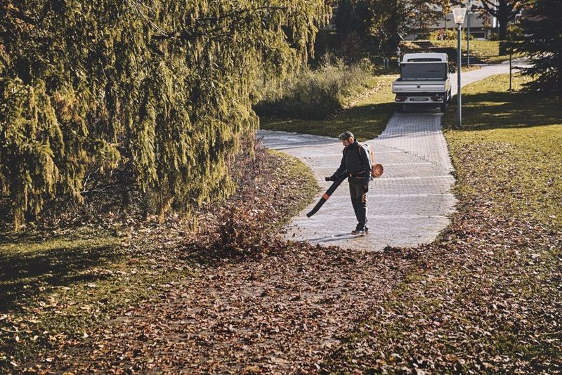 Stihl BGA 300 Ryggburen Batterilövblås 36V (utan batterier)