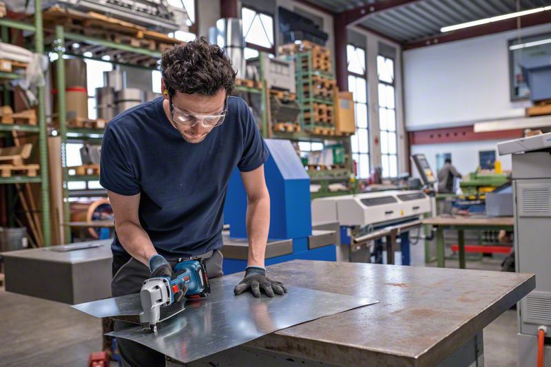Bosch GSC 18V-16 E Plåtsax 18V (utan batterier)