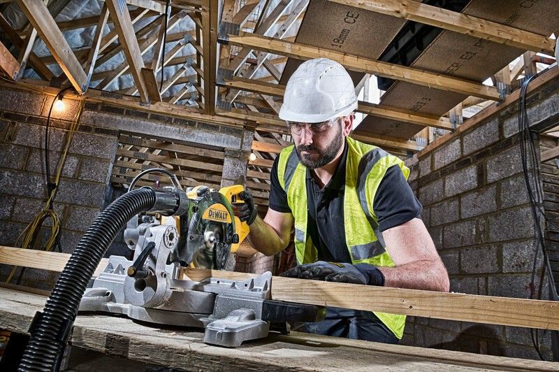 DeWalt DWS774EXB Kapsåg 1400W 216mm XPS + 3st extra sågklingor