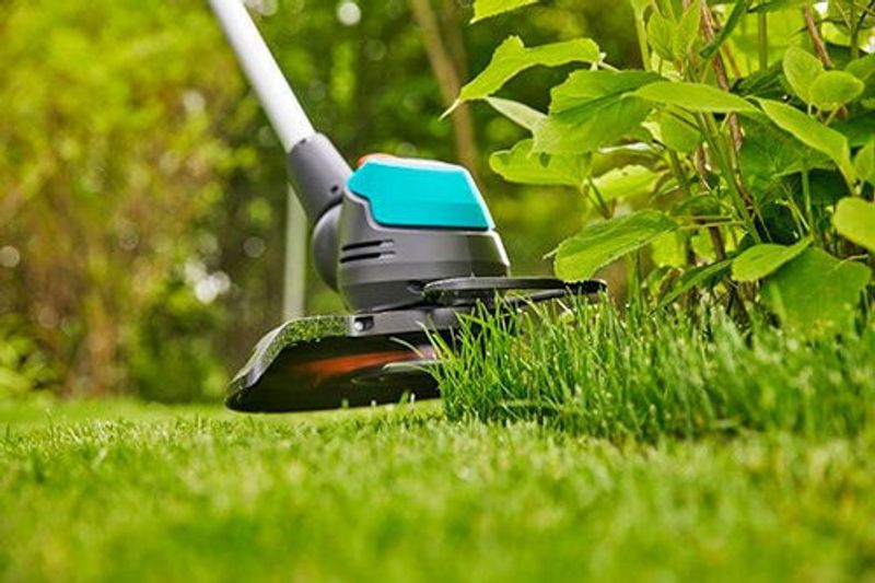 Gardena Trimmer EasyCut 23/18 V P4A Komplett set (2,0Ah batteri + standardladdare)