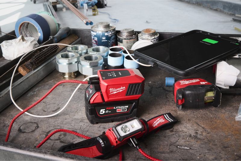 Milwaukee M18 TC tvåvägsladdare USB-C 100 W