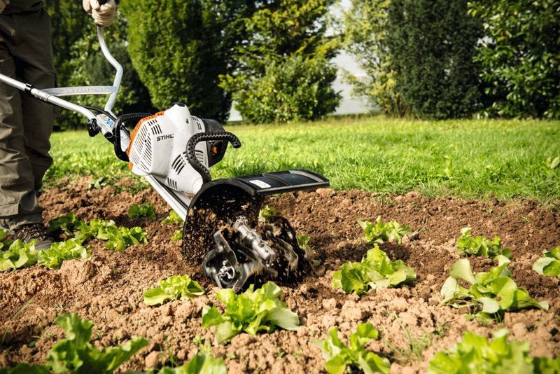 Stihl MM 56 – Mångsidig MultiMaskin för trädgårdsarbete