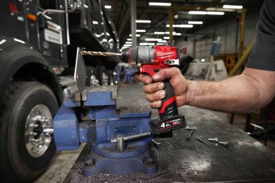 Milwaukee M12 FPD2-402X Slagborrmaskin 12V (2x4,0ah)