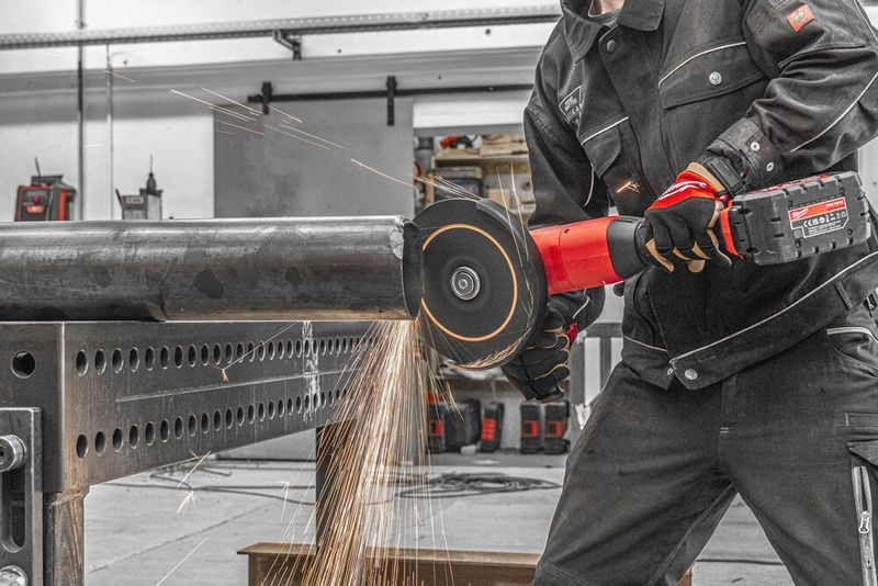Milwaukee M18 ONEFLAG230XPDB-0 FUEL Vinkelslip 230mm med paddelbrytare 18V (utan batterier)