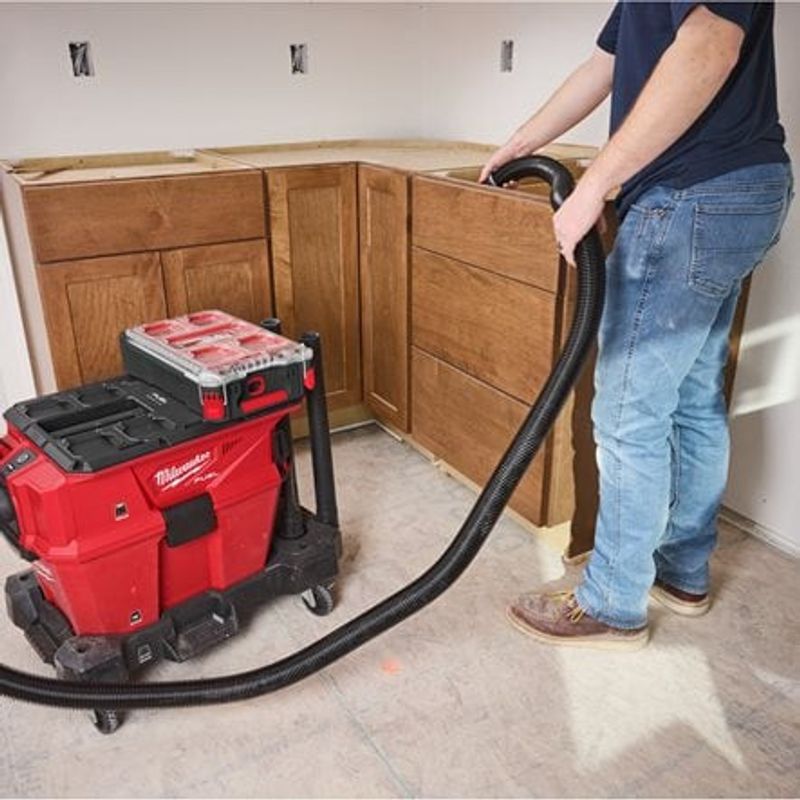 Milwaukee M18 FVC23L Våt-/Torrdammsugare 18V L-klass (utan batterier)