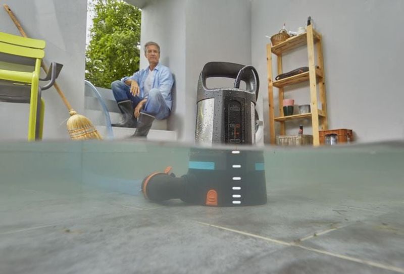 Gardena 09036-20 Dränkbar pump 17000 Aquasensor för rent vatten