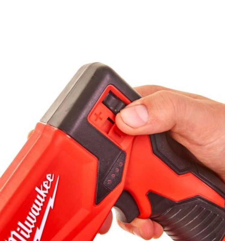 Milwaukee M12 BST-0 Häftpistol 12V (utan batterier)