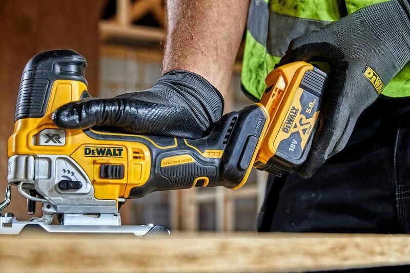 DeWalt DCS335NT Sticksåg Bodygrip 18V XR T-STAK (Utan batterier)