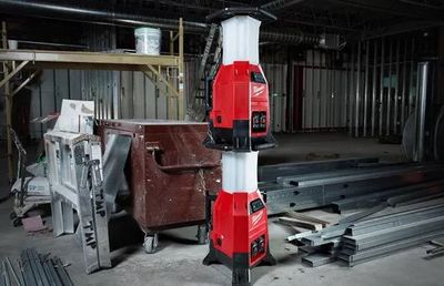 MILWAUKEE M18 ONESLDP-0 ARBETSLAMPA (UTAN BATTERI)