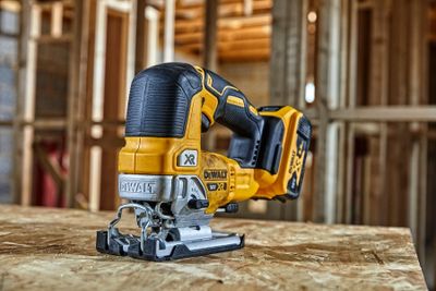 DeWalt DCS334P2 Sticksåg Bygelhandtag T-STAK 18V XR (2x5,0ah)