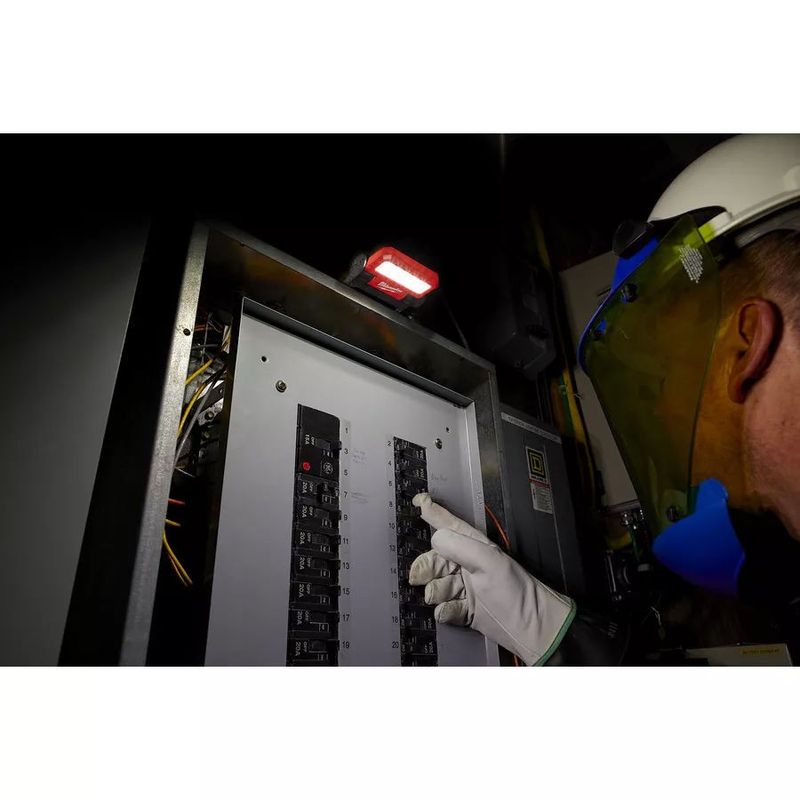 Milwaukee L4 FFL-201 Batterilampa 550 lumen