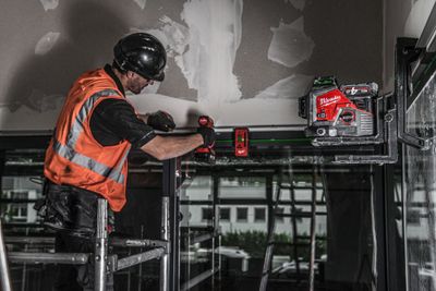 Milwaukee M12 3PLSKIT-401P Treplanslaser – Grön 360° med hög precision