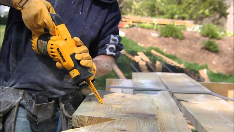 DeWalt DWE357K Tigersåg (1100W)