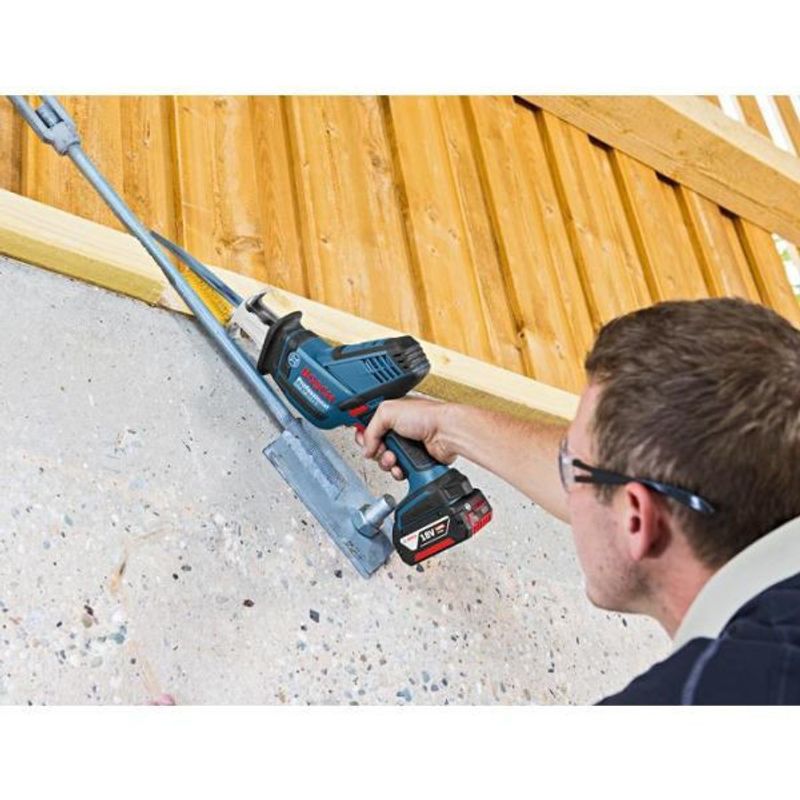 Bosch GSA 18 V-LI C Tigersåg 18V L-BOXX (Utan batterier)