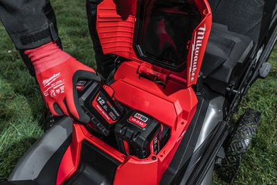 Milwaukee F2LM53-0 M18 FUEL Gräsklippare Självgående & Batteridriven (utan batterier)