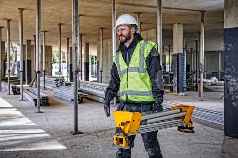 DeWalt DWS777+DE7033 Kap-/Gersågspaket 216mm