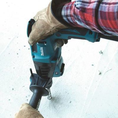 Makita HR2630J Kombihammare 800W SDS-Plus 26mm (2,4 J)