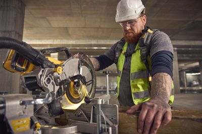 DeWalt DCS782XW2Kap-/Gersåg 18V XR 305MM (2x8,0ah)