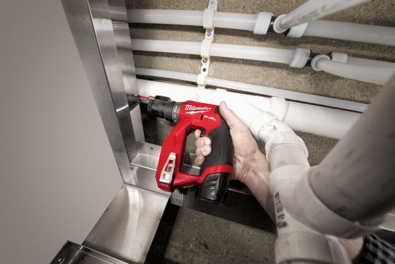 Milwaukee M12 FDDXKIT-202X Borr-/Skruvdragare 12V inkl 3st chuckar (2x2,0ah)