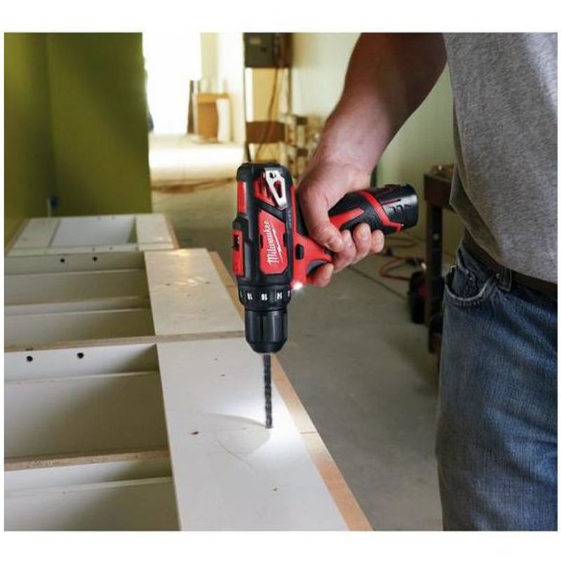 Milwaukee M12 BDD-202C Borr-/Skruvdragare 12V (2x2,0ah)