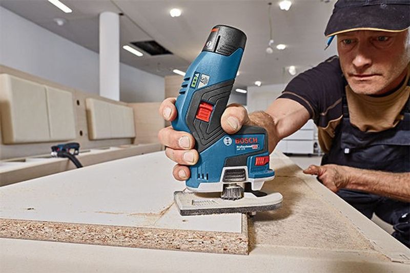 Bosch GKF 12V-8 Batteridriven Kantfräs 12V C&G (Naken)