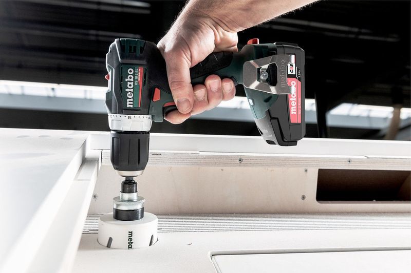 Metabo Borr-/skruvdragare BS 18 BL 18V (2x2,0ah)