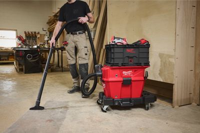 Milwaukee M18 FVC23L Våt-/Torrdammsugare 18V L-klass (utan batterier)