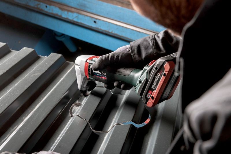 Metabo NIV 18 LTX BL 1.6 batteridriven nibblare (utan batteri)