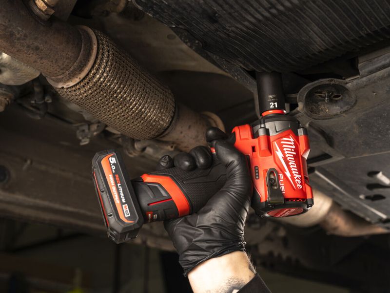 Milwaukee M12 FCIWF38G3-502X FUEL ⅜″ Mutterdragare med friktionsring 12V (2x5,0ah)
