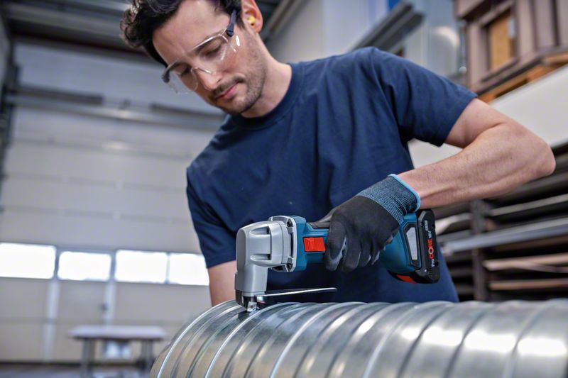 Bosch GSC 18V-16 E Plåtsax 18V (utan batterier)
