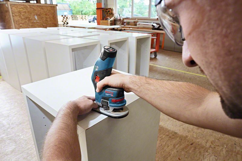 Bosch GKF 12V-8 Kantfräs 12V L-BOXX (Utan batterier)