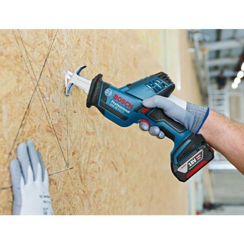 Bosch GSA 18 V-LI C Tigersåg 18V L-BOXX (Utan batterier)