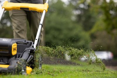 DeWalt DCMWSP156N Gräsklippare 2x18V XR Självdrivande (utan batterier)