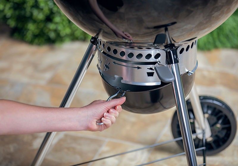 Weber E-5775 Master-Touch GBS Premium Kolgrill Ø57 cm med rostfritt grillgaller