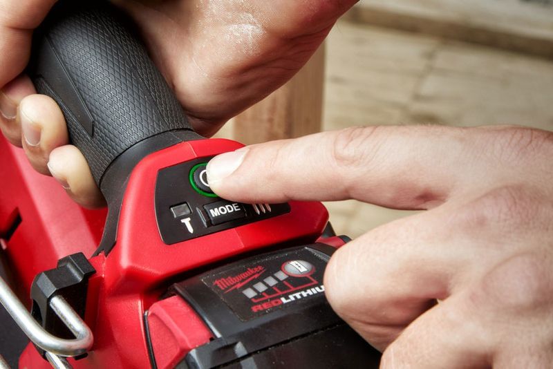 Milwaukee M18 FFN21-0C Spikpistol 18V 21° (utan batterier)