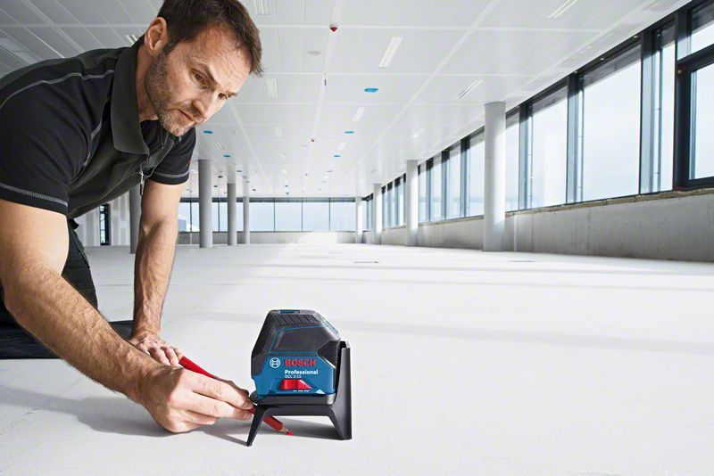 Bosch GCL 2-15 Kors-/Linjelaser med väggfäst