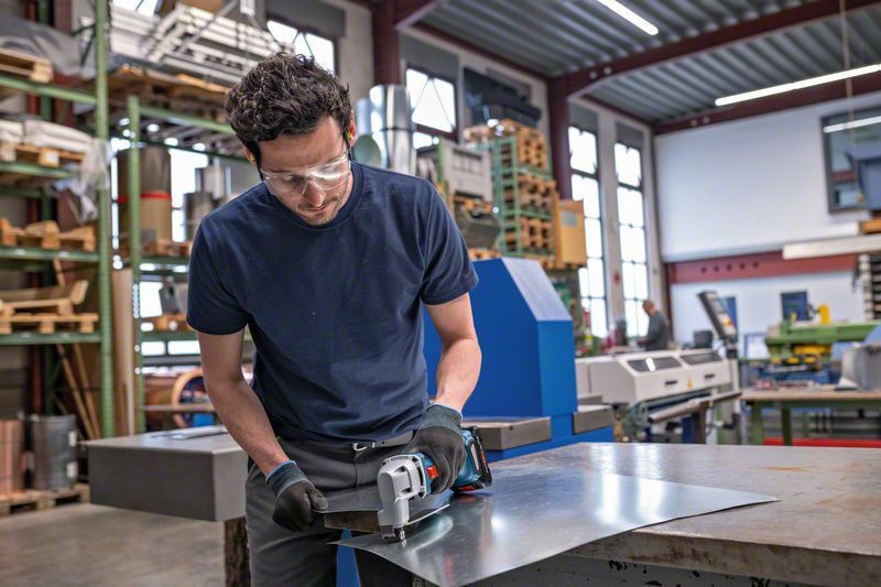 Bosch GSC 18V-16 E Plåtsax 18V (utan batterier)