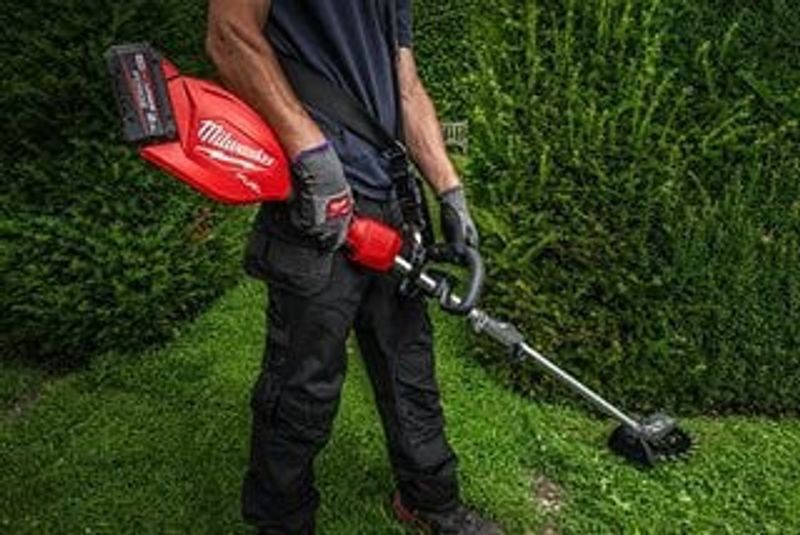 Milwaukee M18 FOPHLTKIT2 fuel multitrimmer inklusive grästrimmer (utan batteri)