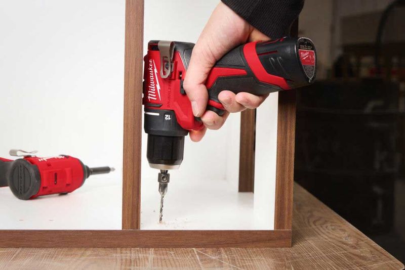 Milwaukee M12 BLDDRC-202C Borrskruvdragare 12V (2x2,0Ah)