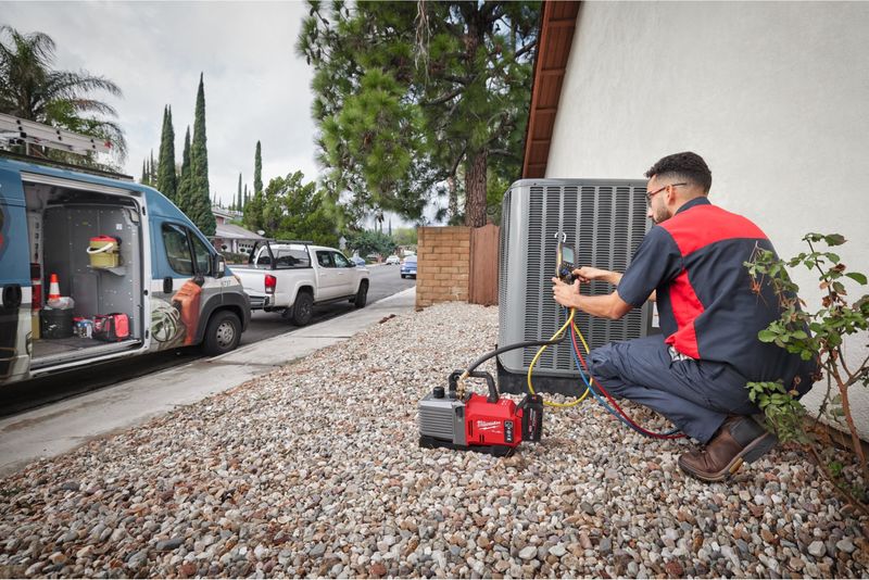 Milwaukee M18 FVP5-801 Vakuumpump 18V (utan batterier)