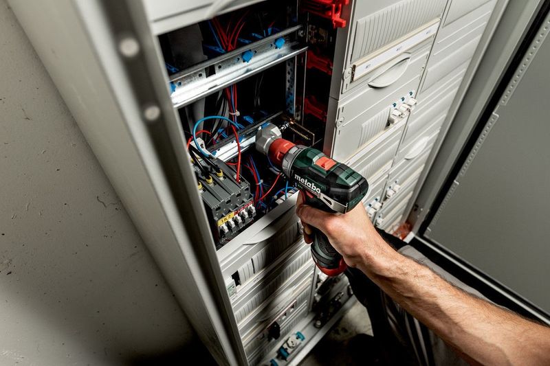 Metabo PowerMaxx BS BL Q Batteridriven borrskruvdragare 12V (2x2,0ah)